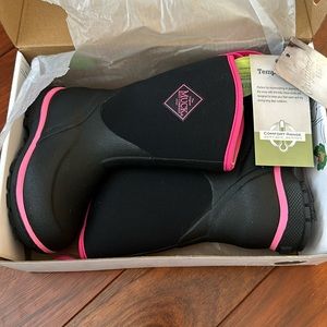 New toddler Muck boot